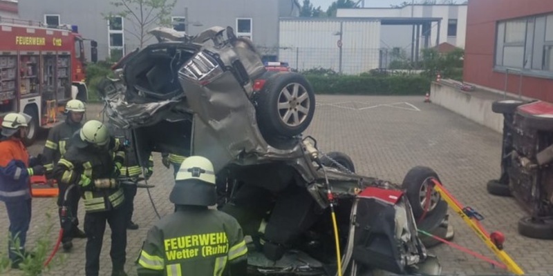 FW-EN: Wetter - Erfolgreicher Abschluss des neuen Grundlehrgangs bei der Feuerwehr - Foto: presseportal.de