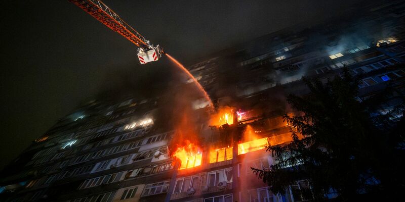 Der ukrainische Präsident Wolodymyr Selenskyj fordert ein Handeln gegen Russlands «Terror aus der Luft». (Archivbild) - Foto: (AP Photo/Dan Bashakov)/AP/dpa