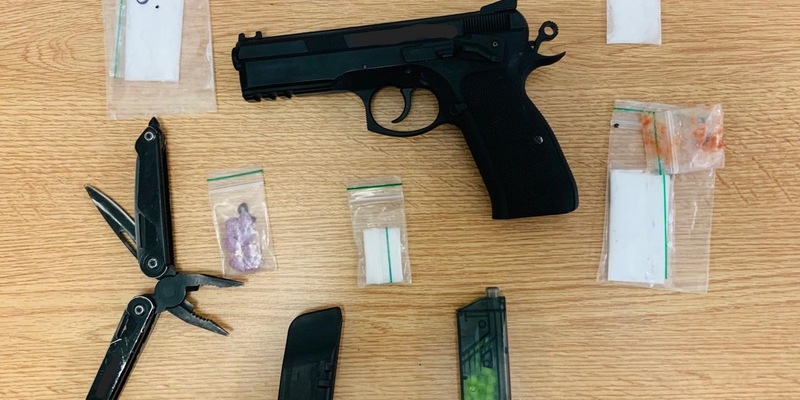 BPOL NRW: Bundespolizei findet Betäubungsmittel, Pistole und Messer bei einem 26-Jährigen - Foto: presseportal.de