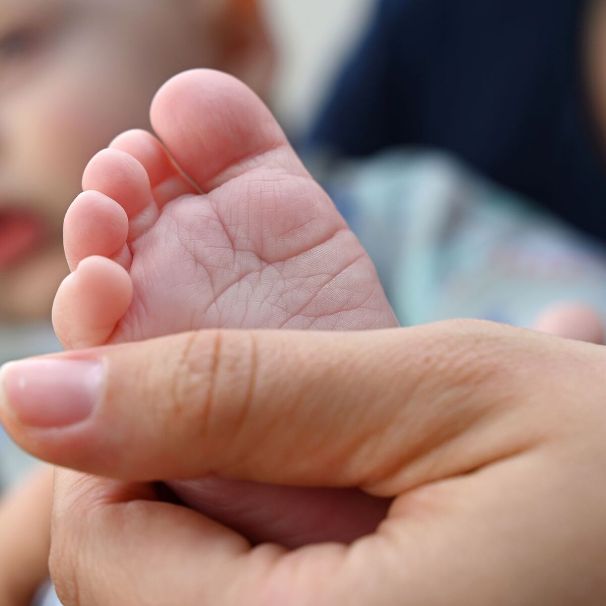 Die Lebenserwartung hängt stark davon ab, in welchem Land ein Kind geboren wird. (Symbolbild) - Foto: Elisa Schu/dpa
