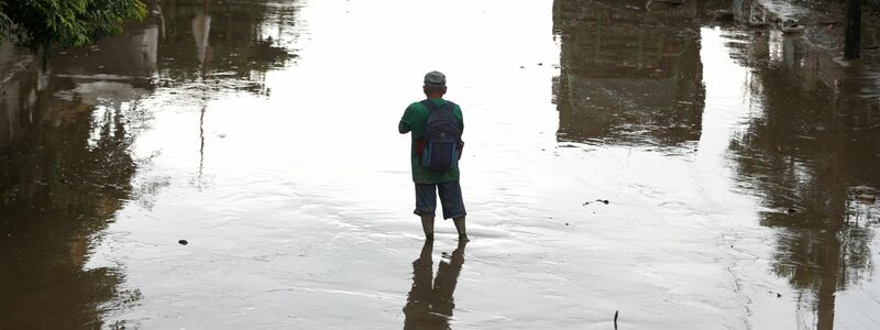 Viele Gemeinden sind von der Außenwelt abgeschnitten. - Foto: Francisco Canedo/XinHua/dpa
