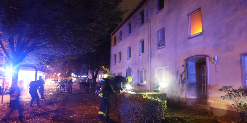 FW-EN: Jahresabschlussübung des Löschzugs Linderhausen: Realistische Einsatzsimulation für Routine im Ernstfall - Foto: presseportal.de