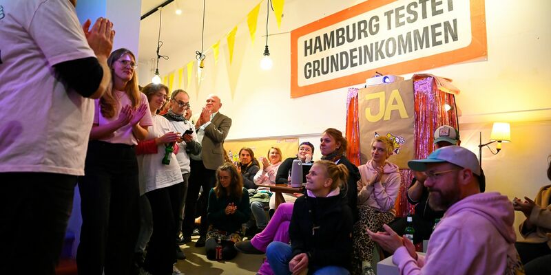 Der Volksentscheid für ein Grundeinkommen-Modellversuch ist gescheitert. - Foto: Jonas Walzberg/dpa