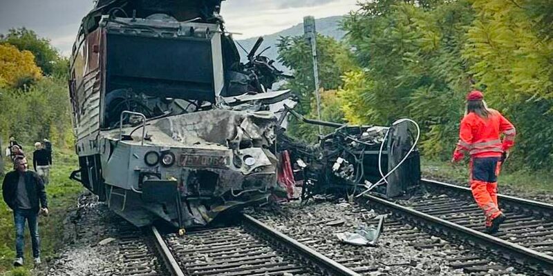 Der Zusammenstoß der beiden Personenzüge ereignete sich nahe dem Dorf Jablonov nad Turnou im Südosten der Slowakei, nahe der Grenze zu Ungarn. - Foto: Kr Pz V Košiciach/TASR/dpa