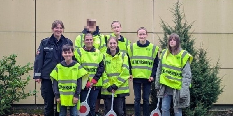 POL-HK: Neuenkirchen: Verkehrsunfall verursacht und geflohen; Schneverdingen: In Lagerhalle eingebrochen; Walsrode: Einbruch in Schule; Neuenkirchen: Neue Verkehrshelfer im Einsatz (Foto) - Foto: presseportal.de