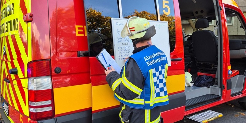 FW Dresden: Kellerbrand in Mehrfamilienhaus - mehrere Personen verletzt - Foto: presseportal.de