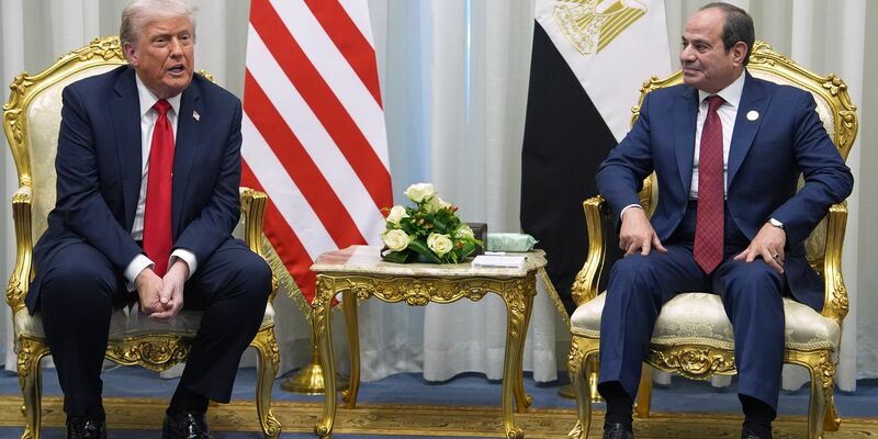 Trump spricht über die weiteren Gaza-Verhandlungen. - Foto: Evan Vucci/AP Pool/AP/dpa