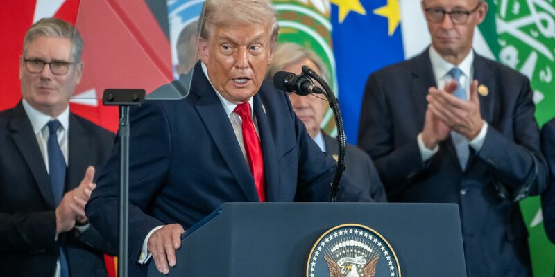 Trump feiert die Einigung als historisch - aber wie tragfähig ist sie wirklich? - Foto: Michael Kappeler/dpa