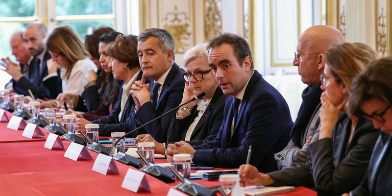 Premier Lecornu hat einen Haushaltsentwurf vorgelegt, der Frankreich die Konsolidierung seiner Finanzen ermöglichen soll (Archivbild).  - Foto: Alain Jocard/AFP Pool/AP/dpa