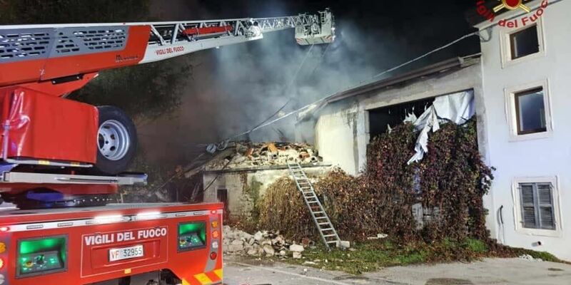 Bei der Explosion wurden drei Polizisten getötet.  - Foto: --/Italienische Feuerwehr/dpa