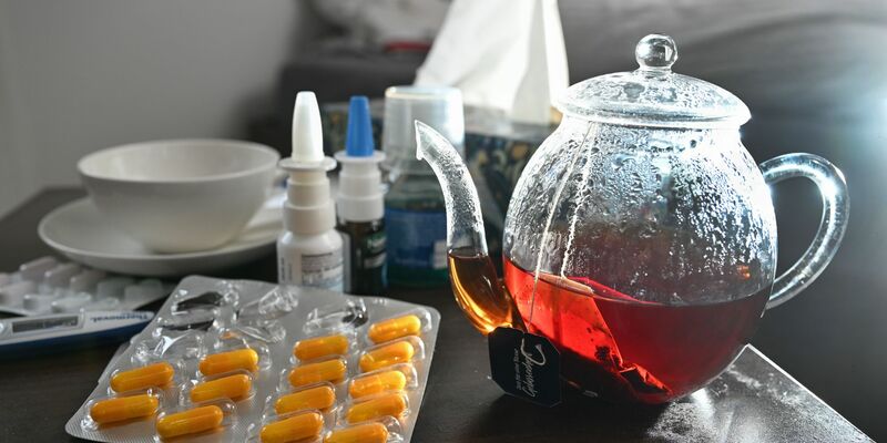 Wegen vieler Atemwegserkrankungen sind die Fehlzeiten der Beschäftigten auch dieses Jahr wieder hoch. (Symbolbild) - Foto: Bernd Weißbrod/dpa