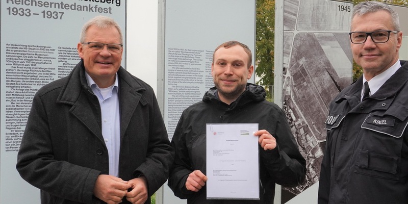 POL-HM: Bückeberg und Polizei starten Kooperation für Demokratieschutz - Foto: presseportal.de