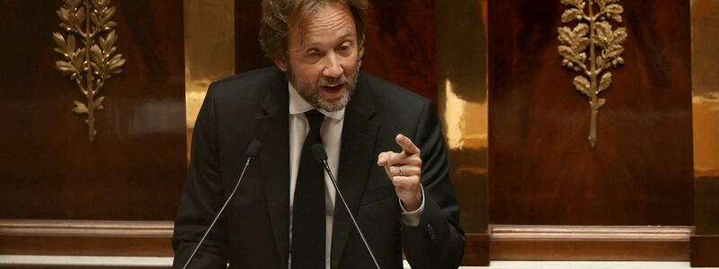 Der Fraktionschef von Frankreichs Sozialisten, Boris Vallaud, stellt sich in der politischen Krise hinter die Regierung. - Foto: Thomas Samson/AFP/dpa