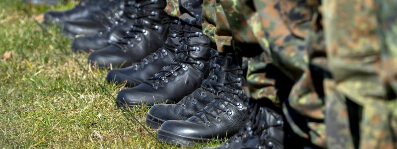 Ein von der Union vorgeschlagenes Losverfahren beim Wehrdienst sorgt für Unmut in der SPD. (Archivbild)  - Foto: Soeren Stache/dpa