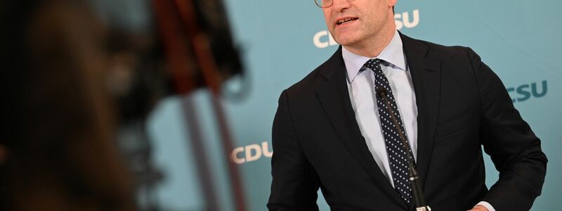 Unionsfraktionschef Jens Spahn zeigte sich am Nachmittag noch optimistisch.  - Foto: Niklas Graeber/dpa