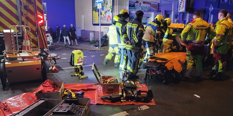 FW-OB: Technische Rettung nach schwerem Verkehrsunfall - Foto: presseportal.de