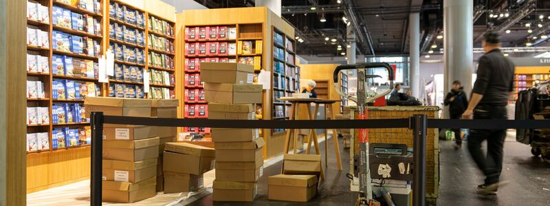 Ausgerechnet zum Start der Frankfurter Buchmesse sind haben die Verlage Probleme, erfolgreiche Bücher nachzudrucken.  - Foto: Hannes P. Albert/dpa