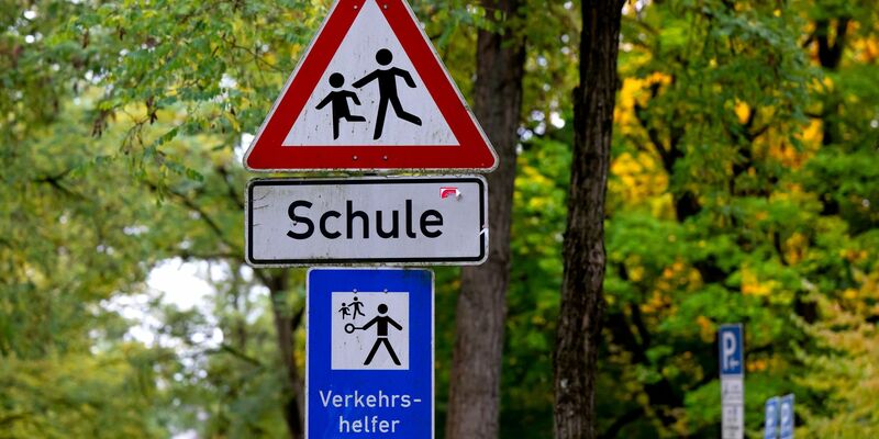 Der Auto Club Europa (ACE) untersuchte die Schulwegsicherheit an bundesweit 167 Grundschulen. - Foto: Sven Hoppe/dpa