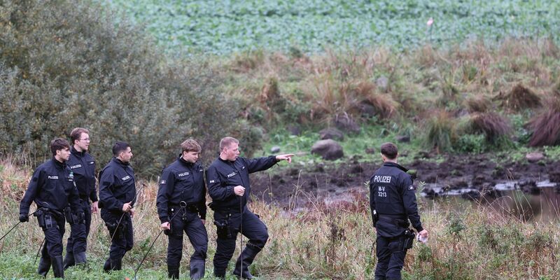 Die Obduktion des bei Güstrow gefundenen toten Kindes hat gezeigt, dass es Gewalteinwirkung ausgesetzt wurde. - Foto: Bernd Wüstneck/dpa