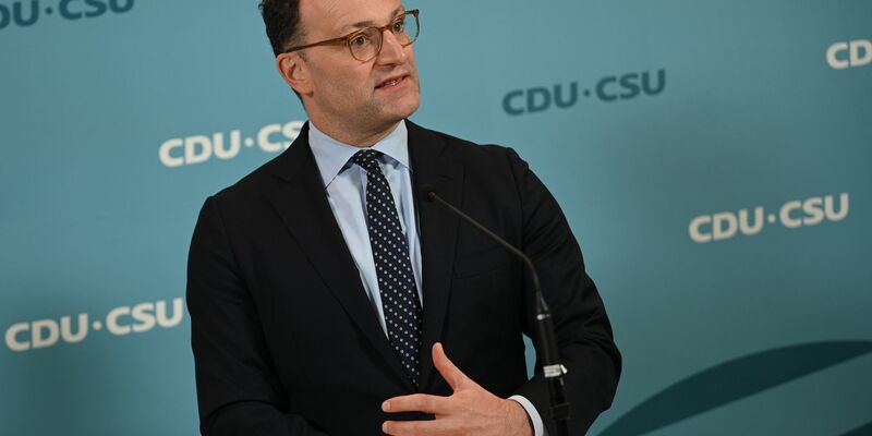Jens Spahn weist darauf hin, dass der Bundestag bei dem Thema Wehrdienst das letzte Wort hat. (Archivbild) - Foto: Niklas Graeber/dpa