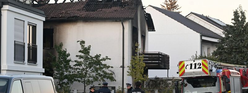 Das Haus konnte erst betreten werden, nachdem Sprengfallen unschädlich gemacht worden waren. In dem Zusammenhang wurde das Oktoberfest zeitweise gesperrt, nachdem ein bedrohliches Schreiben des Tatverdächtigen aufgetaucht war. (Archivbild) - Foto: Felix Hörhager/dpa