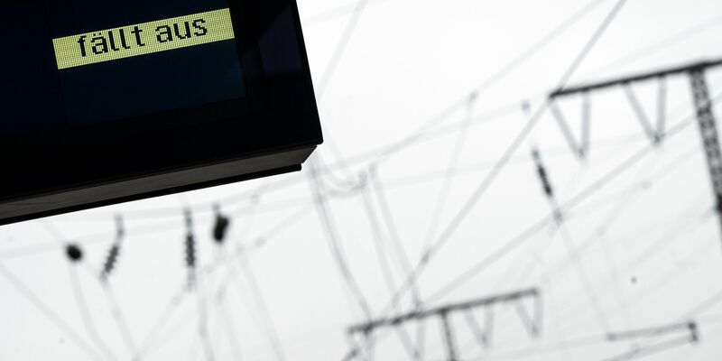 Nach Angaben der Bahn ist ein Stellwerk in Köln-Kalk betroffen. (Symbolbild) - Foto: Federico Gambarini/dpa