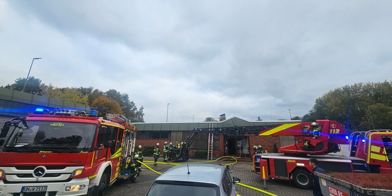 FW-WRN: Gemeldeter Dachstuhlbrand am Südring - Foto: presseportal.de