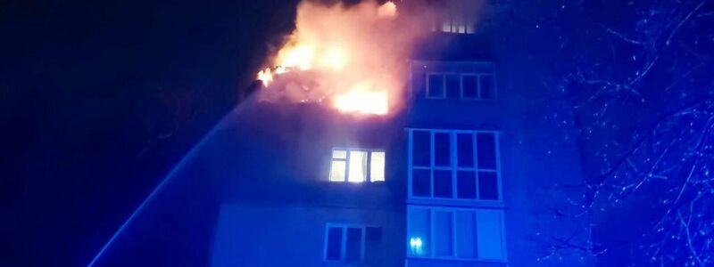 Die russischen Luftangriffe auf die Ukraine gingen auch in der Nacht weiter. (Archivfoto) - Foto: -/Ukrainian Emergency Service via AP/dpa