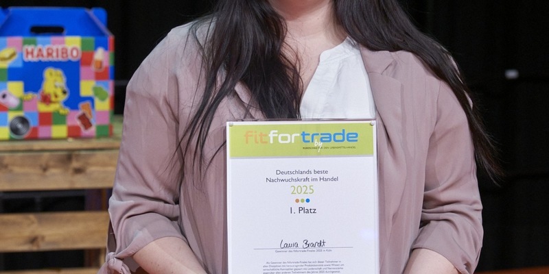 Sieg beim Branchenwettbewerb: Netto-Nachwuchstalent Laura Brandt aus Weißenthurm gewinnt beim fitfortrade-Finale - Foto: presseportal.de