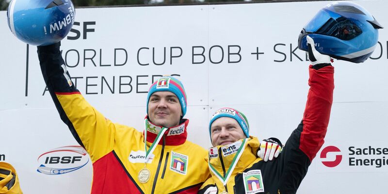 Für Francesco Friedrich (r) gibt es keinen Grund zum Jubel mehr. - Foto: Sebastian Kahnert/dpa