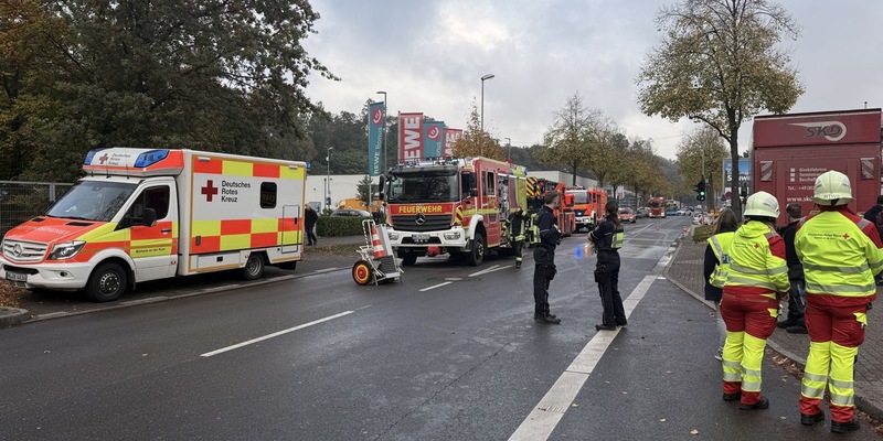 FW-MH: Durchtrenntes Stromkabel löst Brandmeldealarm aus - Düsseldorfer Straße zeitweise gesperrt - Foto: presseportal.de