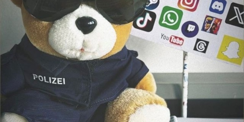 POL-HL: HL- PD Lübeck / Gefahren der digitalen Kommunikation - Polizeidirektion Lübeck bietet Workshop für vierte Klassen an - Foto: presseportal.de