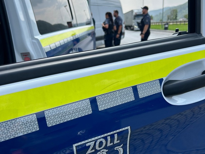 HZA-RO: Einreisender aus Österreich versteckte 17.000 Euro Bargeld unter der Fußmatte und in der Hosentasche / Zoll leitete Bußgeldverfahren ein - Foto: presseportal.de