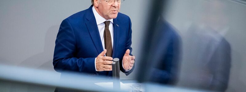 Bundesverteidigungsminister Boris Pistorius (SPD) wirbt im Bundestag für sein Wehrdienstmodell, zeigt sich aber offen für Kompromissvorschläge. - Foto: Christoph Soeder/dpa