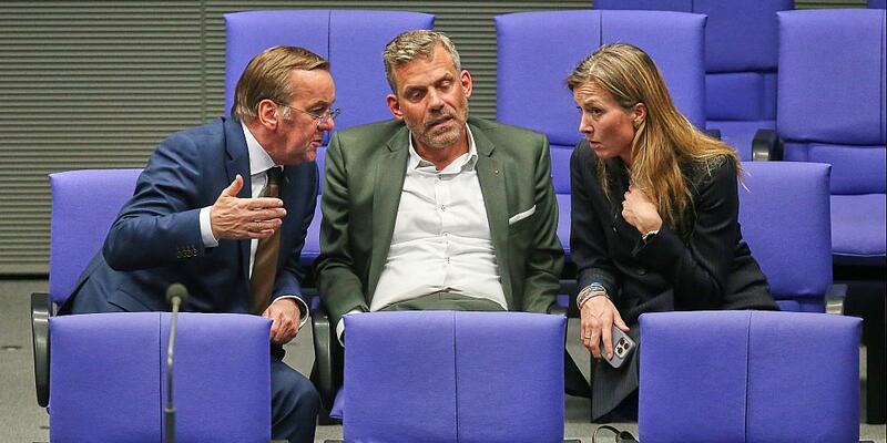 Boris Pistorius, Falko Droßmann, Siemtje Möller am 16.10.2025 - Foto: über dts Nachrichtenagentur