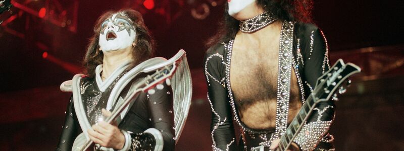 Der Gitarrist Ace Frehley ist mit 74 Jahren gestorben. (Archivbild) - Foto: Chris Pizzello/AP/dpa