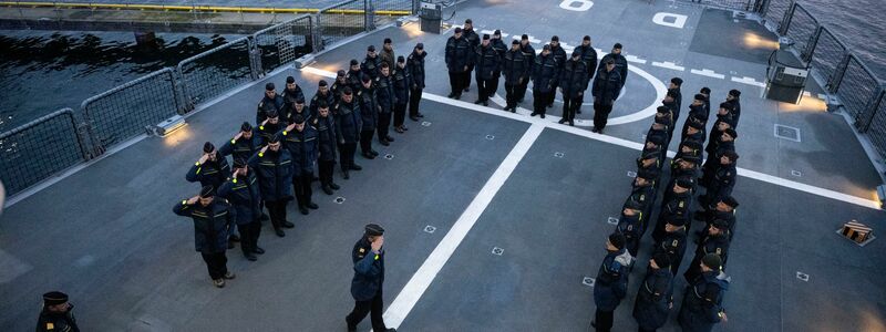 Auch die Abwehr feindlicher Drohnen üben die Soldaten. - Foto: Philip Dulian/dpa