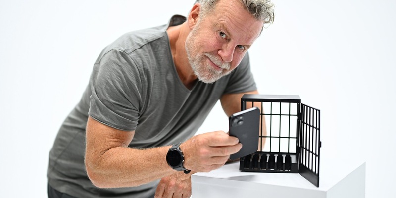 Jenke von Wilmsdorff JENKE. Experiment. Nicht ohne mein Handy - Wie uns Social Media und Smartphones abhängig machen - Foto: Joyn/Willi Weber, presseportal.de