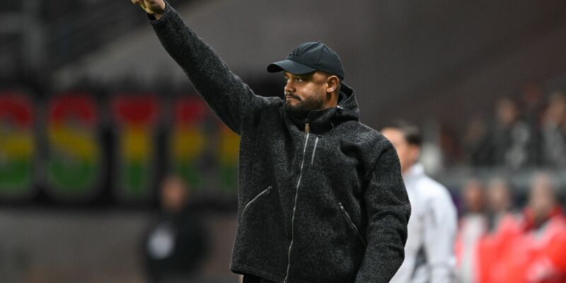 Coach Vincent Kompany und seine Bayern marschieren bislang in der Bundesliga vorneweg. (Archivfoto) - Foto: Arne Dedert/dpa