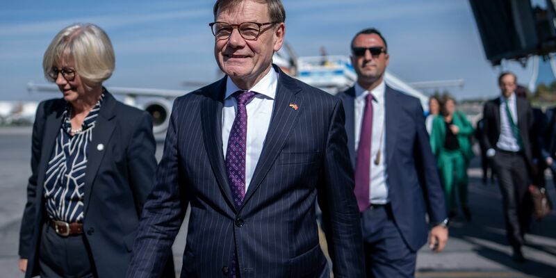 Vor dem Hintergrund eines ungewissen Nahost-Friedens ist Außenminister Johann Wadephul (CDU) in die Türkei gereist. - Foto: Michael Kappeler/dpa