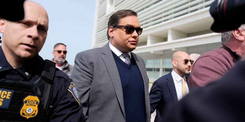 George Santos wurde ursprünglich zu 87 Monaten Gefängnis verurteilt. (Archivbild) - Foto: Julia Demaree Nikhinson/AP/dpa