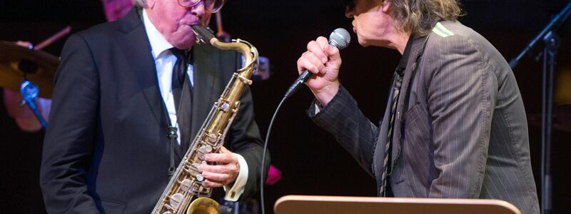  Saxophonist Klaus Doldinger machte auch mit Udo Lindenberg Musik - hier 2016 in Düsseldorf. (Archivbild) - Foto: picture alliance / dpa