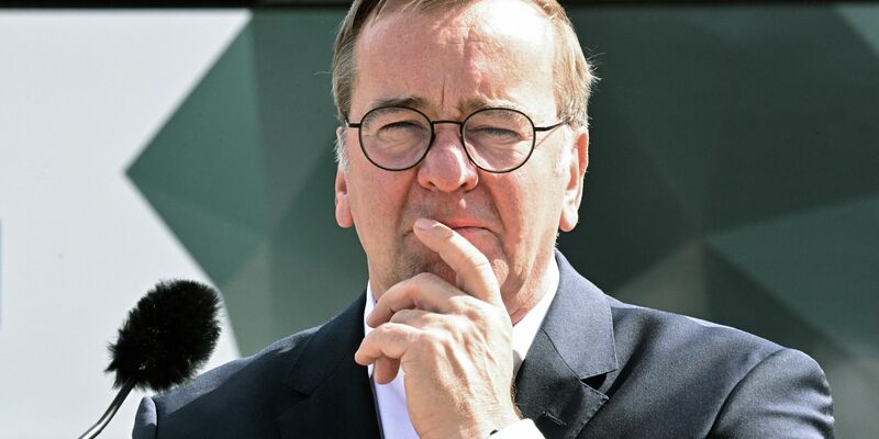 Pistorius setzt auf Freiwilligkeit, aber will trotzdem alle jungen Männer mustern lassen. (Archivbild) - Foto: Bernd Weißbrod/dpa