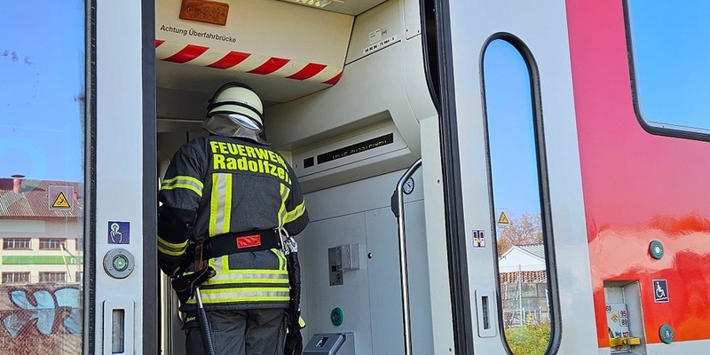 FW-Radolfzell: Rauchentwicklung im Führerstand eines Zuges - Foto: presseportal.de