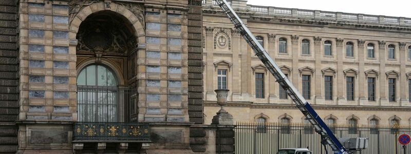 Auf das Pariser Museum Louvre ist ein Raubüberfall verübt worden. (Archivbild) - Foto: Dimitar Dilkoff/AFP/dpa