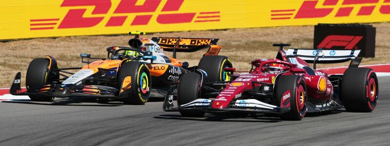 Lando Norris (l) schaffte es kurz vor Schluss doch noch an Charles Leclerc vorbei. - Foto: Nick Didlick/AP/dpa