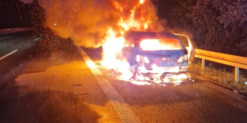 FW-BOT: PKW-Brand auf der A31 - Foto: presseportal.de