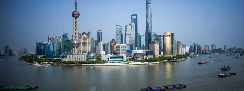 Blick auf Shanghai  - Foto: Michael Kappeler/dpa