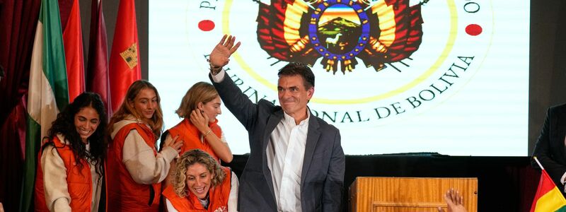 «Es lebe das Vaterland, verdammt noch mal!», rief Paz der Menge zu. - Foto: Natacha Pisarenko/AP/dpa