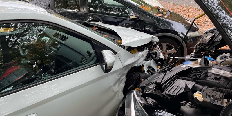 POL-DU: Röttgersbach: 72-Jähriger verliert Kontrolle über Pkw und verursacht Unfall mit mehreren Fahrzeugen - Foto: presseportal.de